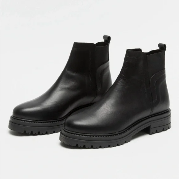 STEVE MADDEN Moira Lug Sole Leather Boots - Picture 2 of 8